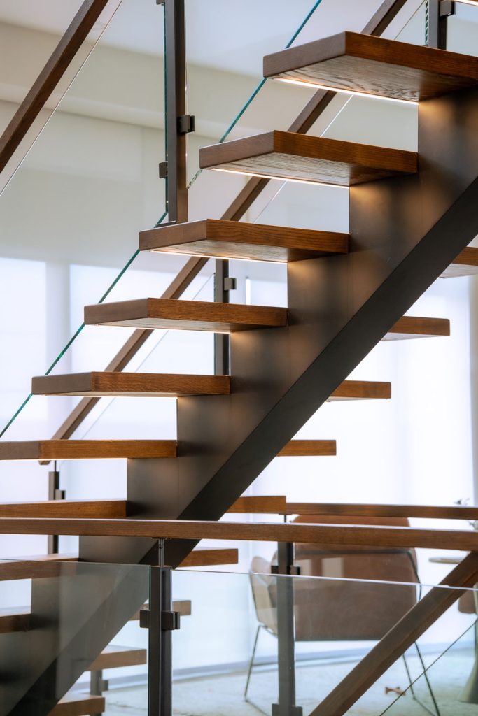 Floating Staircase with Modern Steel Stringer